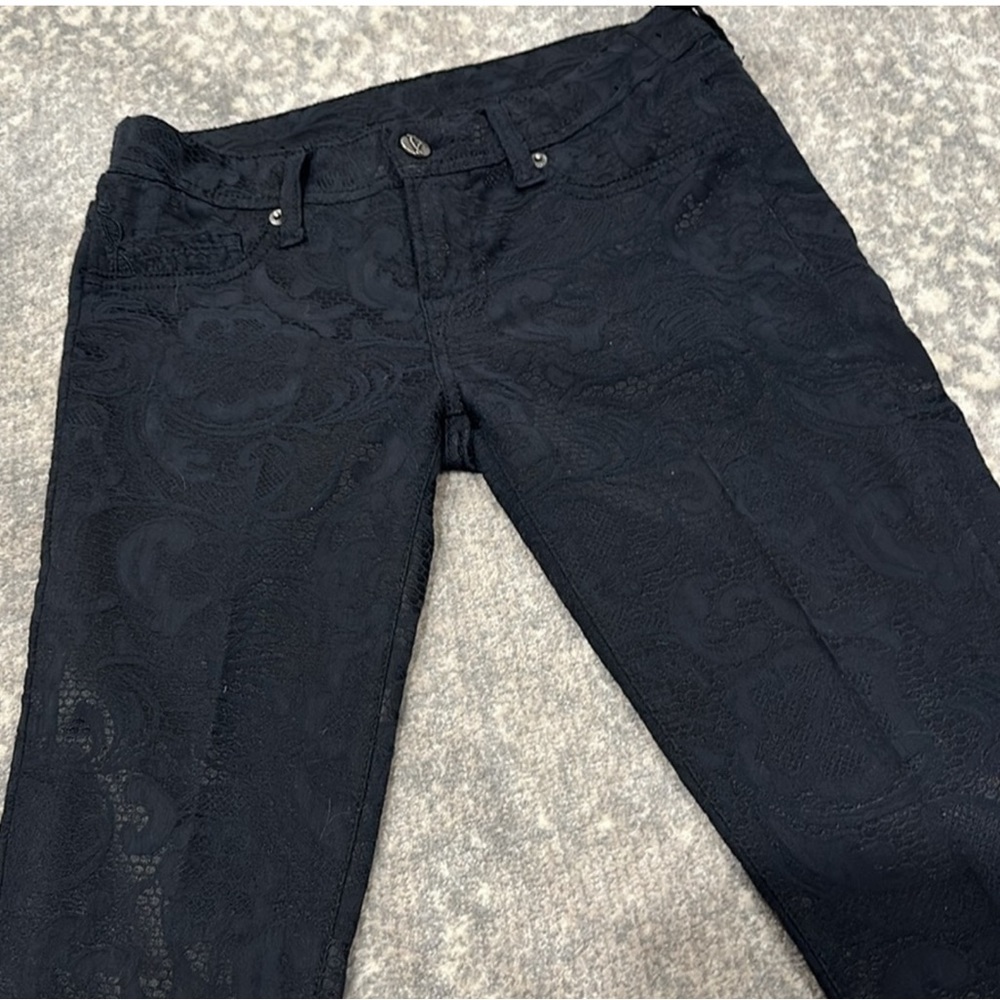GENETIC DENIM SIZE 26 LACE PATTERED BLACK JEAN/ LEGGINGS